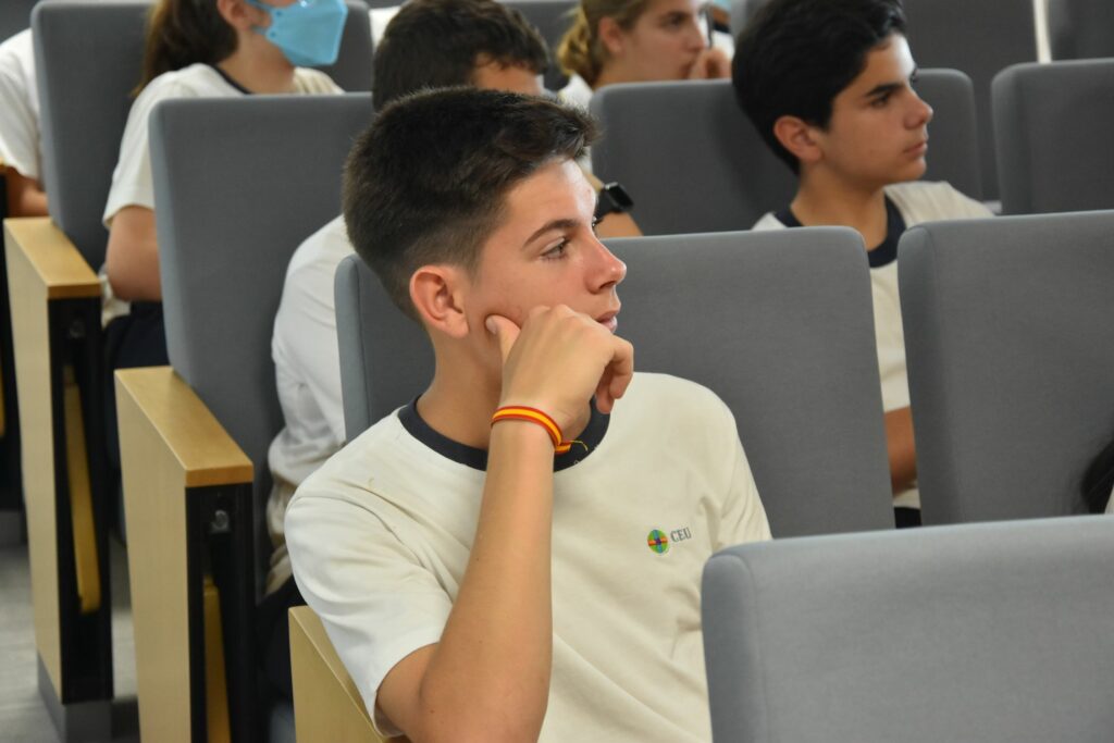 1 DSC 6945 • El proyecto Exlibris llega al Colegio CEU San Pablo Sevilla, de la mano de su impulsor, Diego Blanco