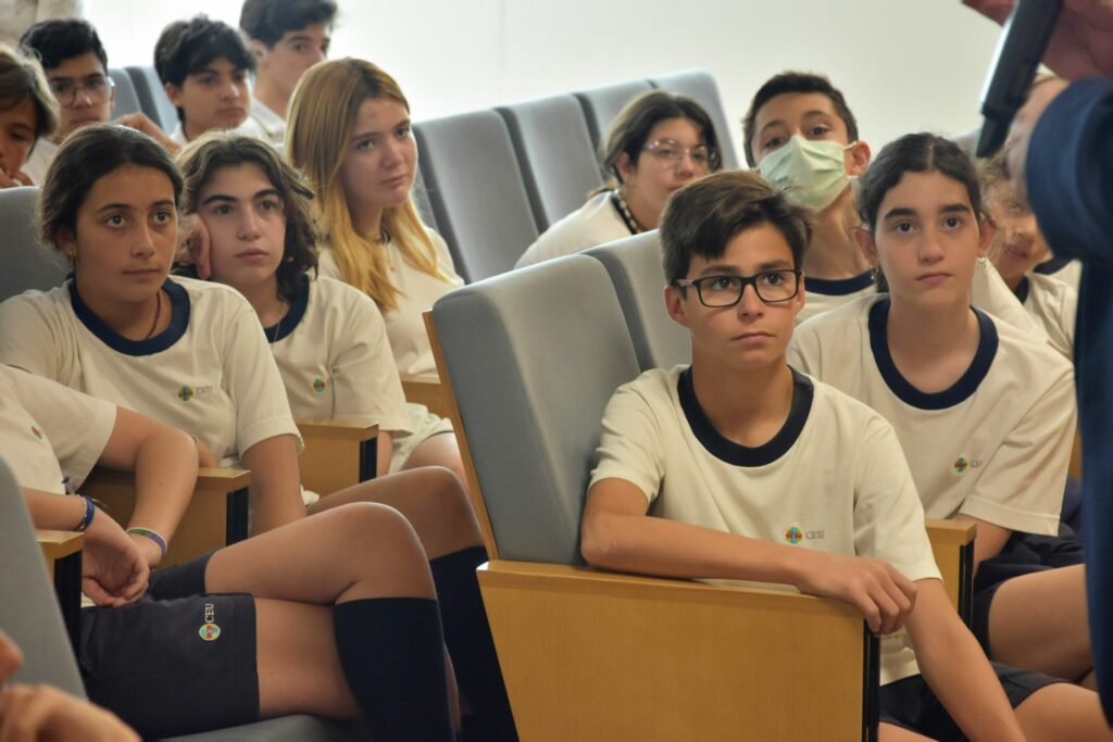 1 DSC 6968 • El proyecto Exlibris llega al Colegio CEU San Pablo Sevilla, de la mano de su impulsor, Diego Blanco