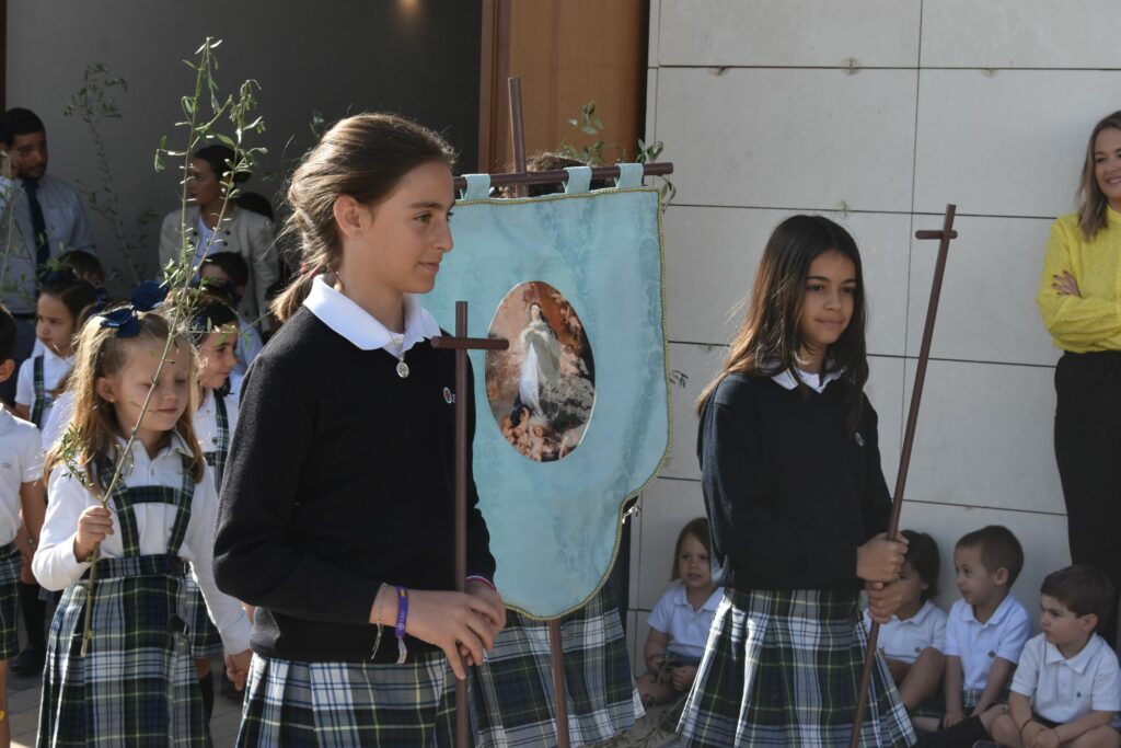 1 DSC 6982 &bull; Celebración de la tradicional procesión del Viernes de Dolores en el Colegio CEU San Pablo Sevilla