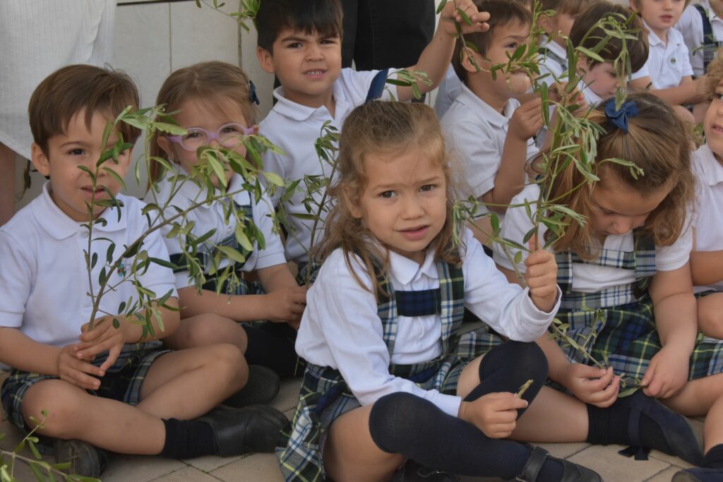1 DSC 6996 &bull; Celebración de la tradicional procesión del Viernes de Dolores en el Colegio CEU San Pablo Sevilla