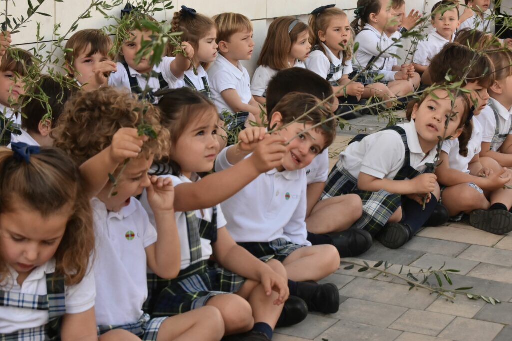 1 DSC 6999 &bull; Celebración de la tradicional procesión del Viernes de Dolores en el Colegio CEU San Pablo Sevilla