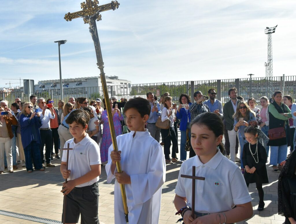 1 DSC 7004 &bull; Celebración de la tradicional procesión del Viernes de Dolores en el Colegio CEU San Pablo Sevilla