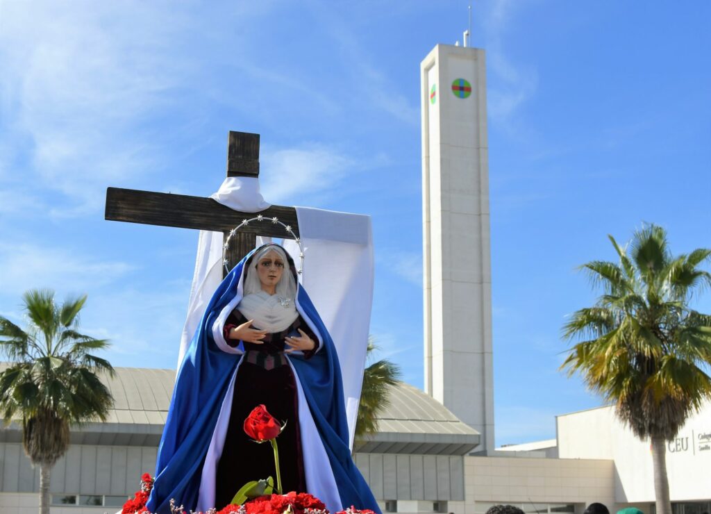 1 DSC 7225 &bull; Celebración de la tradicional procesión del Viernes de Dolores en el Colegio CEU San Pablo Sevilla