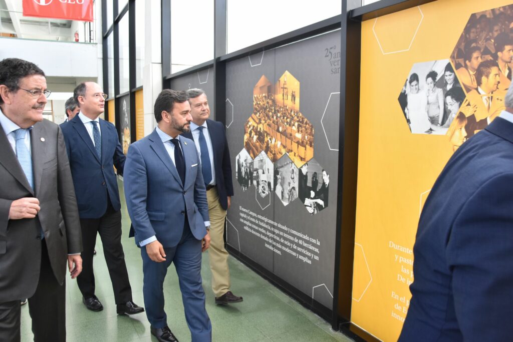 1 DSC 7665 &bull; El consejero de Educación y Deportes, Manuel Alejandro Cardenete, visita el Campus CEU Andalucía