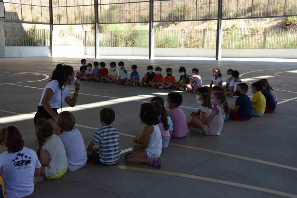 1 DSC 7683 &bull; Perros adiestrados visitan el Summer Camp del Colegio CEU San Pablo Sevilla