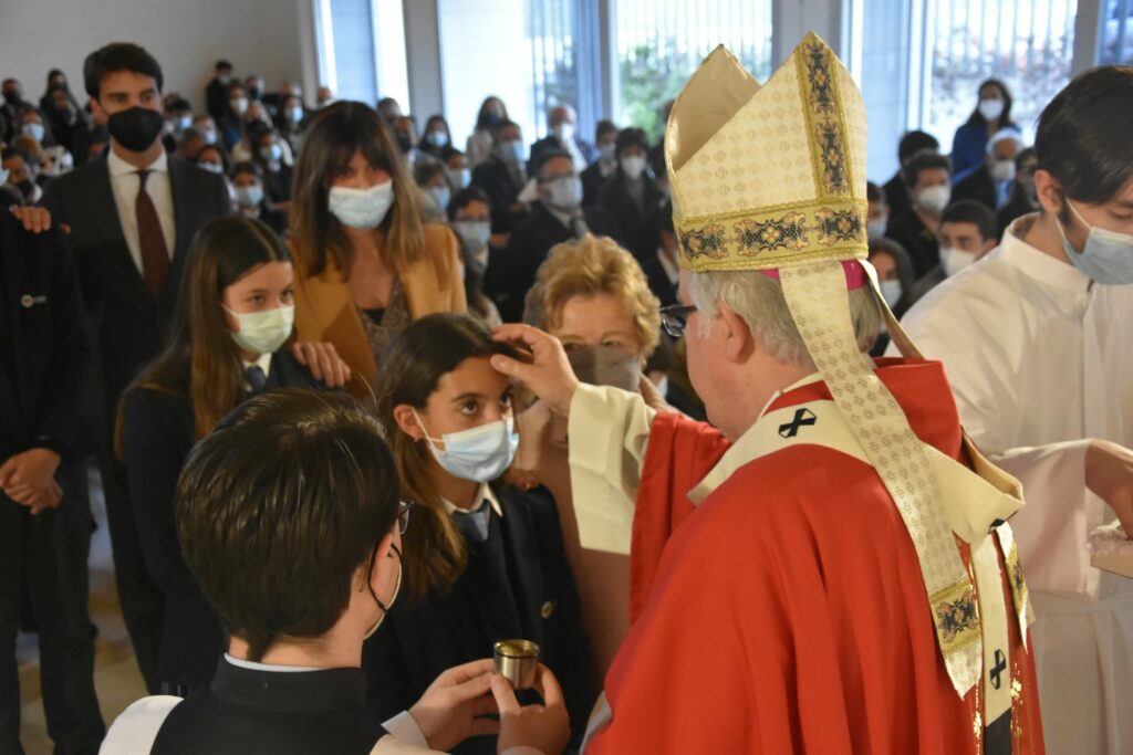 1 DSC 8128 &bull; Alumnos del Colegio CEU San Pablo Sevilla reciben el sacramento de la confirmación