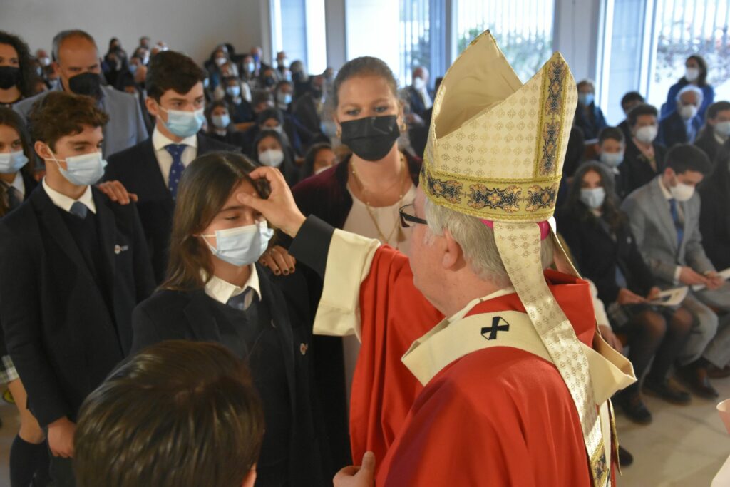 1 DSC 8139 &bull; Alumnos del Colegio CEU San Pablo Sevilla reciben el sacramento de la confirmación