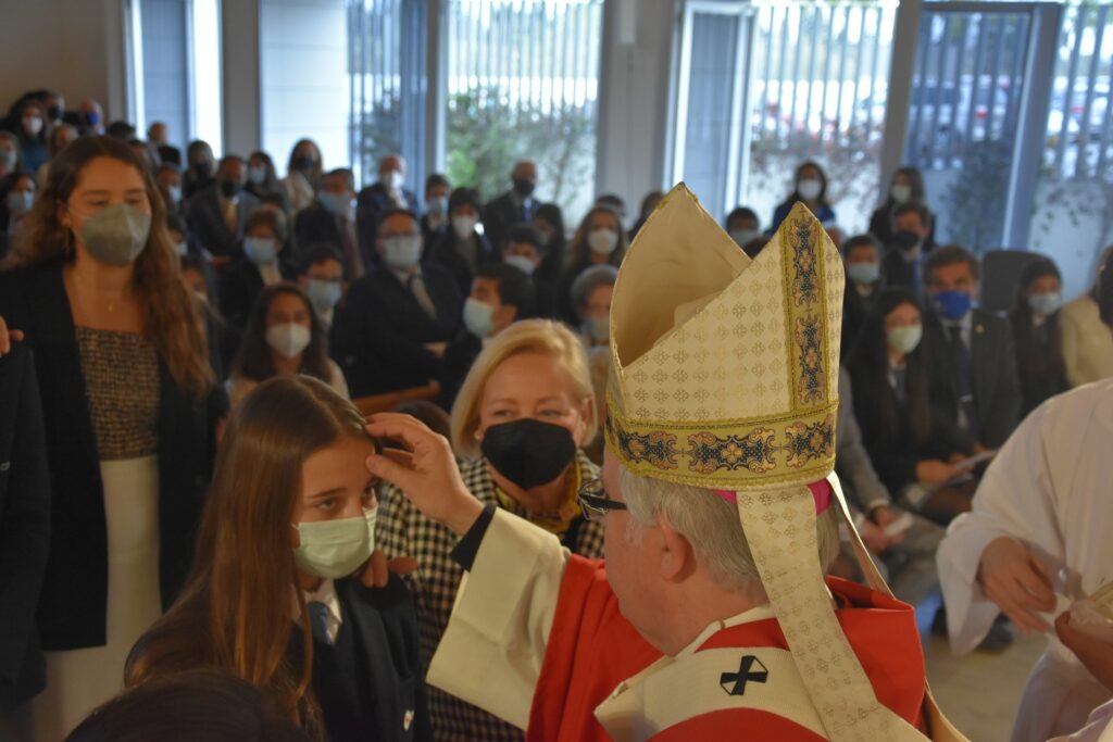 1 DSC 8151 &bull; Alumnos del Colegio CEU San Pablo Sevilla reciben el sacramento de la confirmación