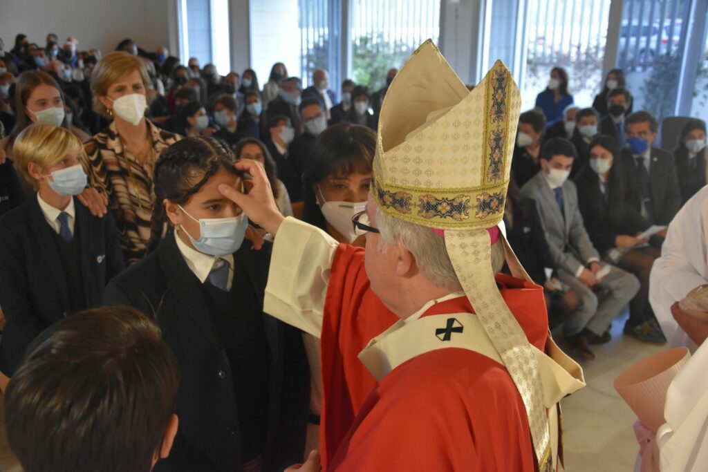 1 DSC 8160 &bull; Alumnos del Colegio CEU San Pablo Sevilla reciben el sacramento de la confirmación
