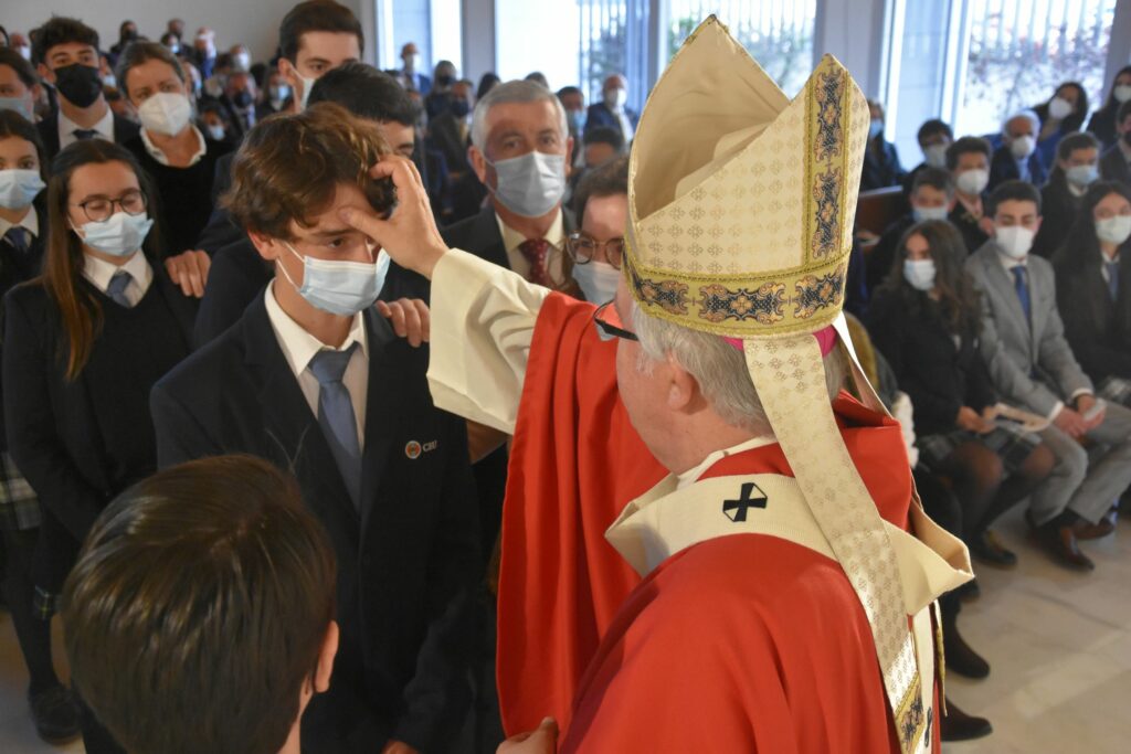 1 DSC 8166 &bull; Alumnos del Colegio CEU San Pablo Sevilla reciben el sacramento de la confirmación