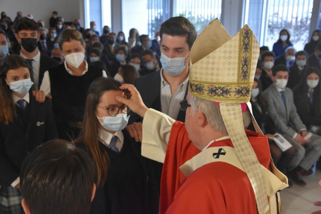1 DSC 8168 &bull; Alumnos del Colegio CEU San Pablo Sevilla reciben el sacramento de la confirmación