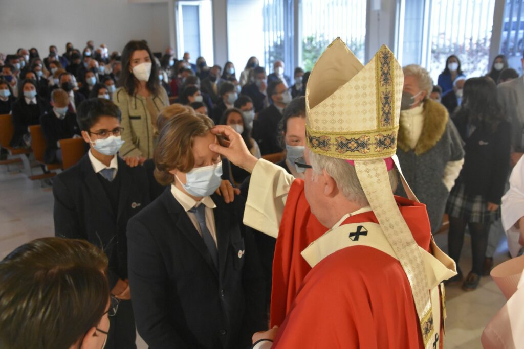 1 DSC 8173 &bull; Alumnos del Colegio CEU San Pablo Sevilla reciben el sacramento de la confirmación