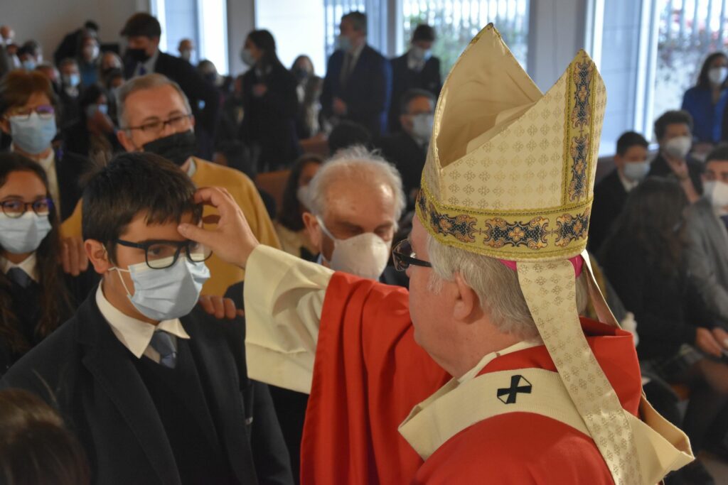 1 DSC 8190 &bull; Alumnos del Colegio CEU San Pablo Sevilla reciben el sacramento de la confirmación