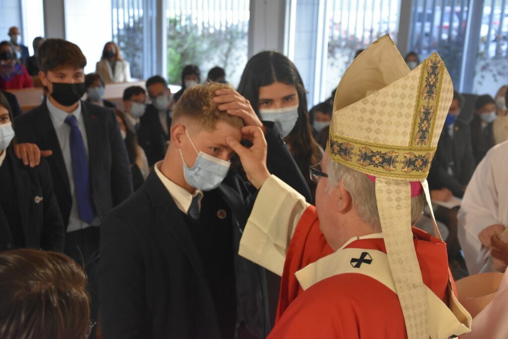 1 DSC 8195 &bull; Alumnos del Colegio CEU San Pablo Sevilla reciben el sacramento de la confirmación