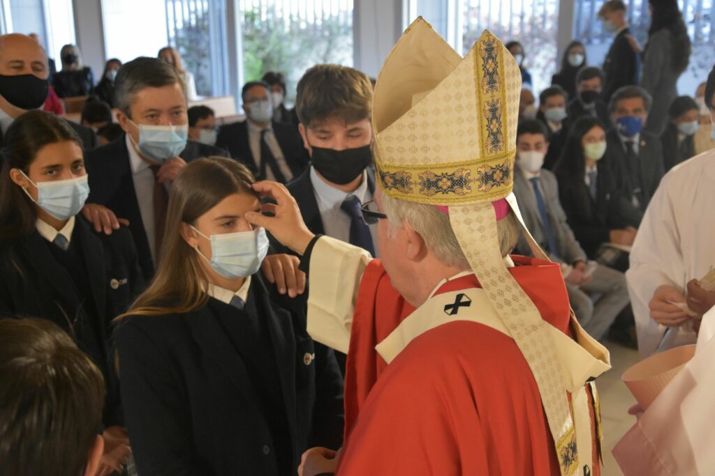 1 DSC 8196 &bull; Alumnos del Colegio CEU San Pablo Sevilla reciben el sacramento de la confirmación