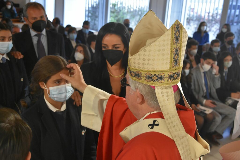 1 DSC 8203 &bull; Alumnos del Colegio CEU San Pablo Sevilla reciben el sacramento de la confirmación