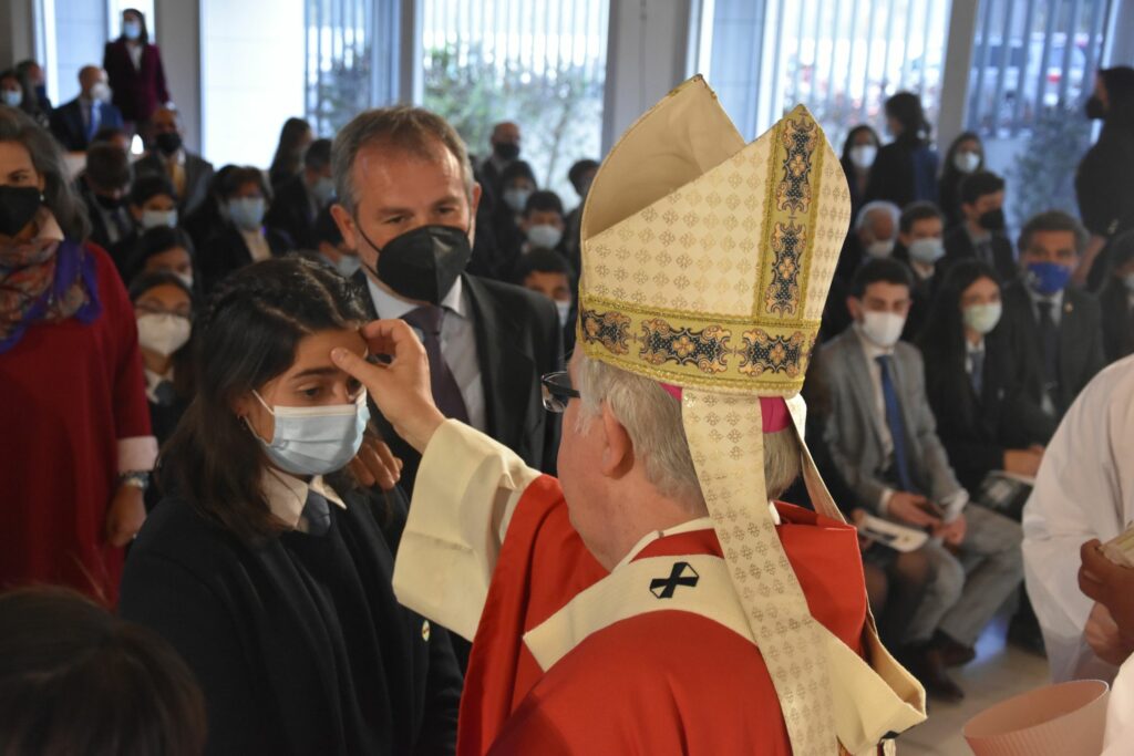 1 DSC 8205 &bull; Alumnos del Colegio CEU San Pablo Sevilla reciben el sacramento de la confirmación