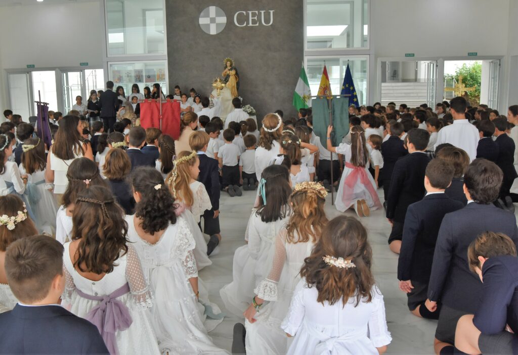 1 DSC 8338 &bull; El Colegio CEU San Pablo Sevilla celebra la procesión del Corpus Christi