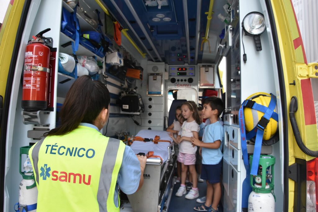 1 DSC 8514 1 &bull; Los alumnos del Summer Camp CEU aprenden qué hay que hacer ante una situación de emergencia