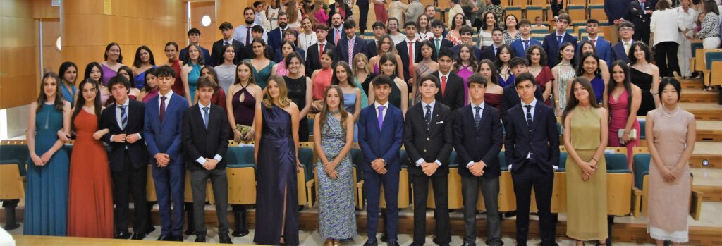 1 DSC 9629 &bull; Los alumnos de 4º de ESO del Colegio CEU San Pablo Sevilla celebran el fin de una etapa en su acto de graduación