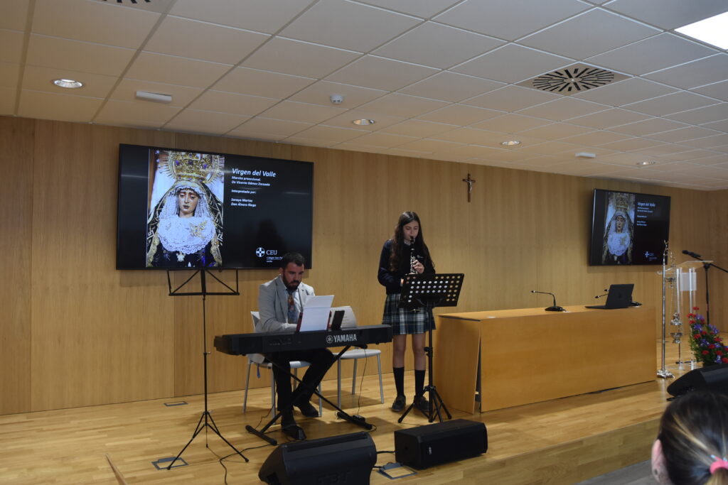 1 DSC 9803 &bull; El Colegio CEU San Pablo Sevilla celebra el acto de Pregón de Semana Santa 2024