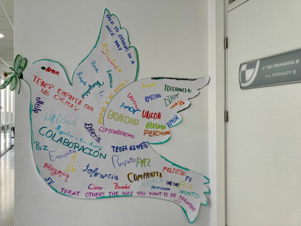 1 IMG 0933 &bull; El Colegio CEU San Pablo Sevilla celebra el Día de la Paz