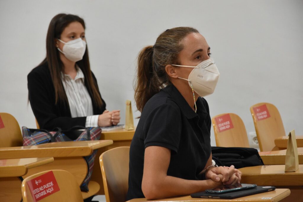 1 INTELIGENCIA EMOCIONAL CEU 3 &bull; Los profesores de Educación Secundaria del Colegio CEU San Pablo Sevilla asisten a un taller sobre inteligencia emocional