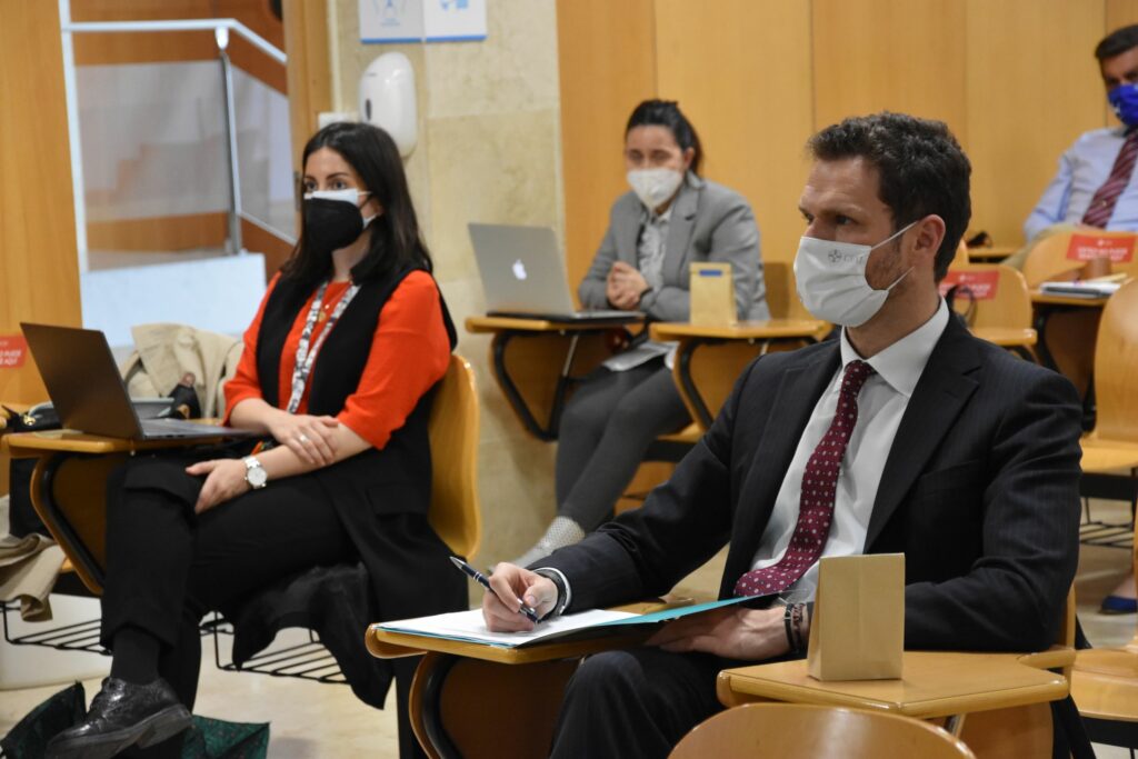 1 INTELIGENCIA EMOCIONAL CEU 5 &bull; Los profesores de Educación Secundaria del Colegio CEU San Pablo Sevilla asisten a un taller sobre inteligencia emocional