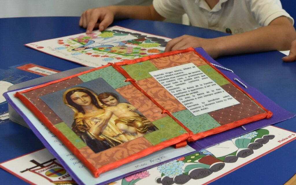 1 MAYO CEU ANDALUCIA &bull; Educación Infantil del Colegio CEU San Pablo Sevilla celebra el mes de mayo dedicado a la Virgen María