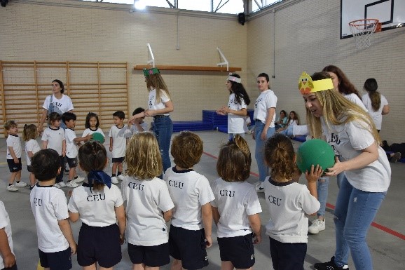 1 PSICO 10 &bull; Alumnos del Ciclo Superior de Educación Infantil del CEP-CEU diseñan una sesión de psicomotricidad con los alumnos del Colegio CEU San Pablo Sevilla