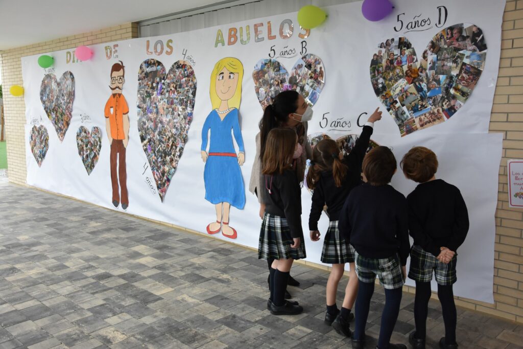 1 abuelos ceu andalucia 11 1 &bull; El Colegio CEU San Pablo Sevilla celebra el Día de los Abuelos