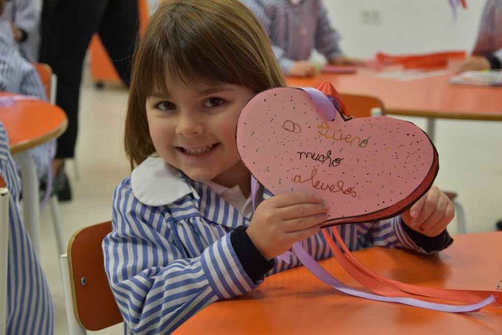 1 abuelos ceu andalucia 8 &bull; El Colegio CEU San Pablo Sevilla celebra el Día de los Abuelos