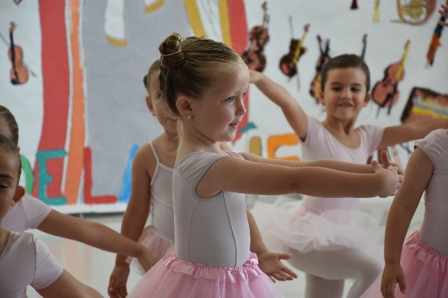 1 ballet4 &bull; Actuación de fin de curso de Baby Ballet en el Colegio CEU San Pablo Sevilla