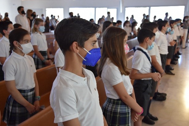 1 bautismo 5 &bull; Los alumnos del Colegio CEU San Pablo Sevilla renuevan sus Promesas del Bautismo