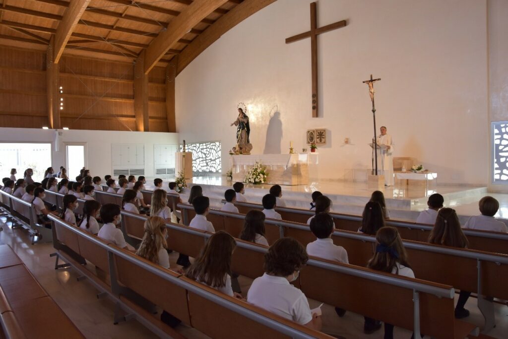 1 bautismo 7 &bull; Los alumnos del Colegio CEU San Pablo Sevilla renuevan sus Promesas del Bautismo