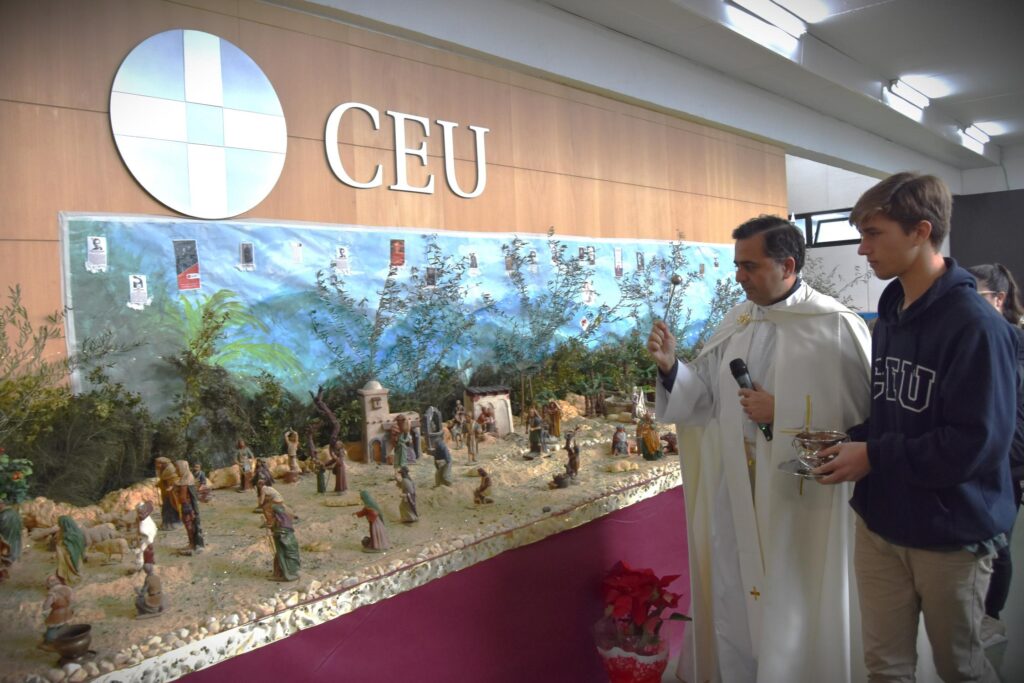 1 bendicion nacimiento ceu &bull; CEU Andalucía celebra la llegada de la Navidad