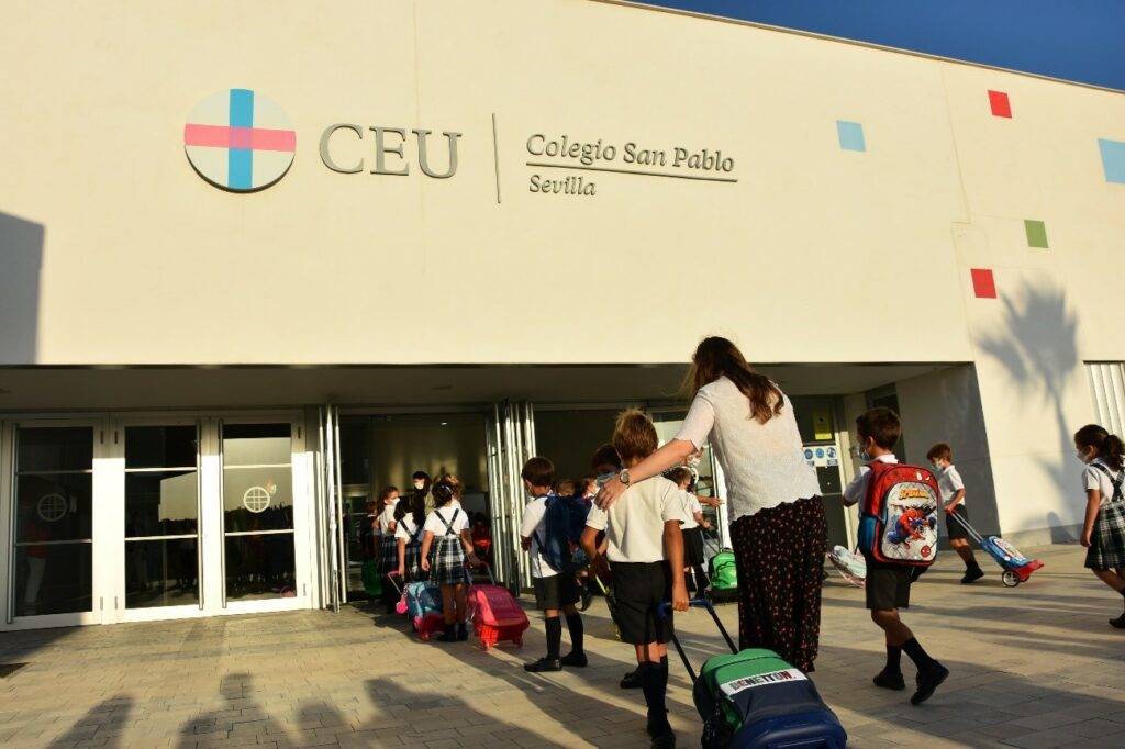 1 colegio ceu bachillerato 1 &bull; Virginia Borrero, jefa de Admisión y Familias del Colegio CEU San Pablo Sevilla: “Mantenemos en Bachillerato las señas de identidad de nuestro proyecto educativo, incorporamos la experiencia de otros centros CEU y sumamos el programa de enriquecimiento curricular”