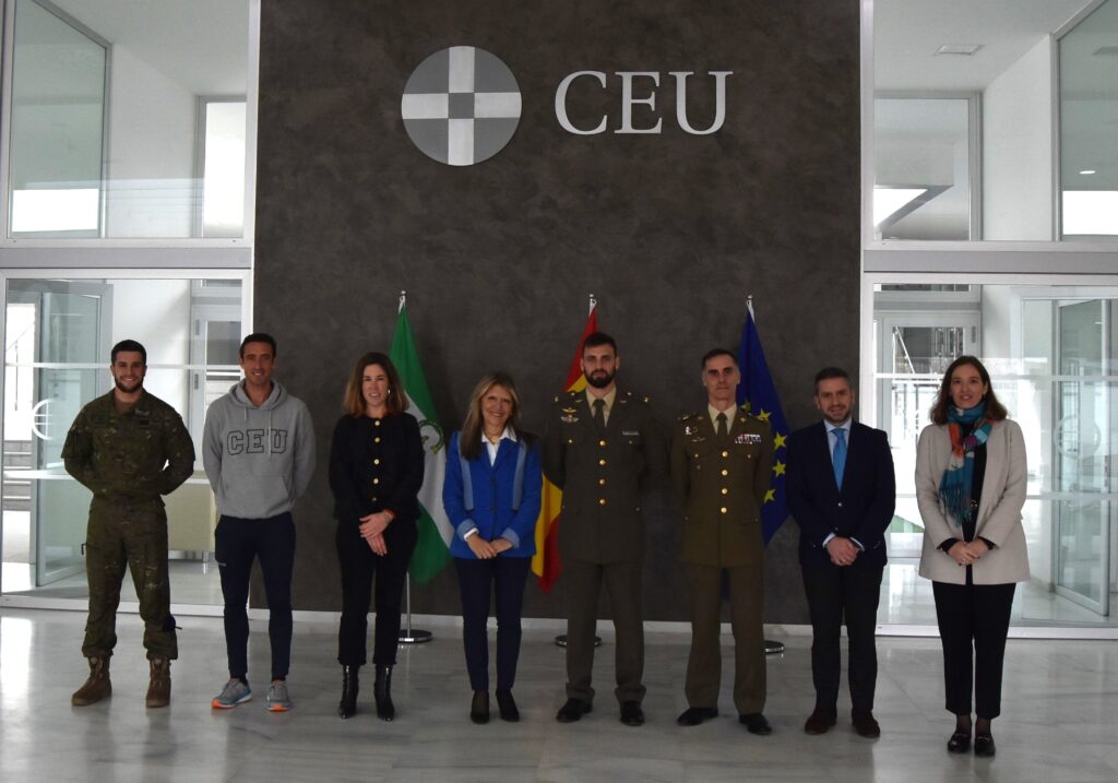 El Ejército de Tierra visita el Colegio CEU Sevilla