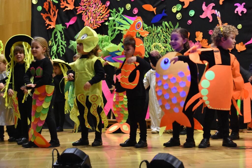 1 colegio ceu peces • Christmas under the sea, la actuación navideña de los más pequeños del Colegio CEU San Pablo Sevilla