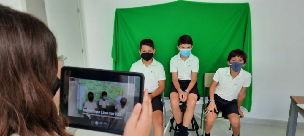 1 colegio ceu sevilla1 • Los alumnos de 5º de Educación Primaria del Colegio CEU San Pablo Sevilla se convierten en presentadores de “El Tiempo” -en inglés- por un día