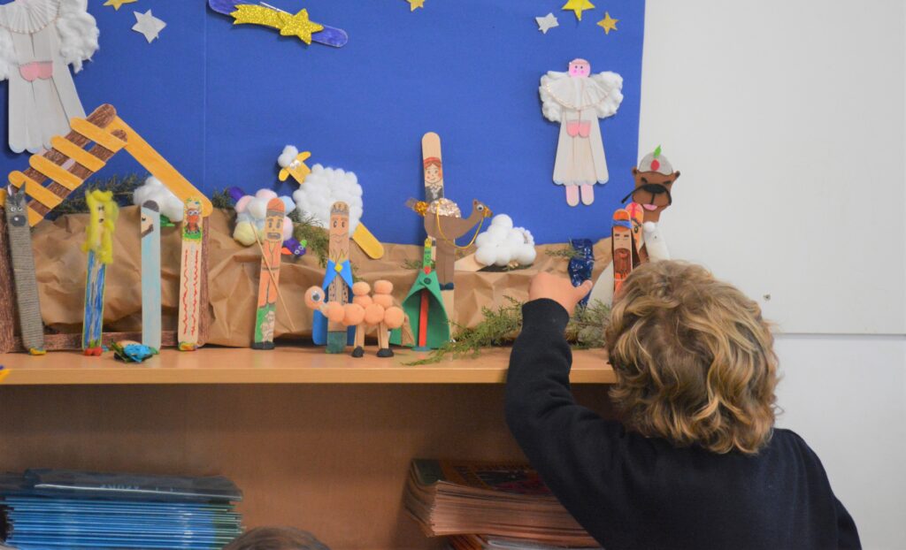 1 concursos navidad colegio ceu &bull; Montamos el Belén en el Colegio CEU San Pablo Sevilla