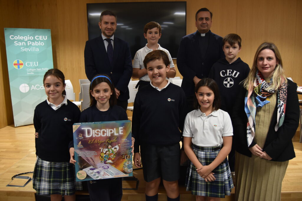 Equipo del Colegio CEU San Pablo Sevilla que ha participado en el II Concurso Disciple.