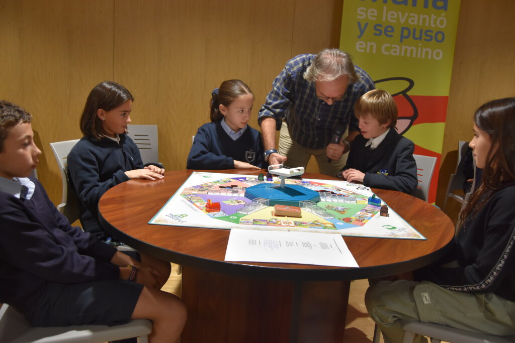 1 disciple mesa juego • Alumnos de 5º de Primaria del Colegio CEU San Pablo Sevilla participan en el II Concurso Disciple