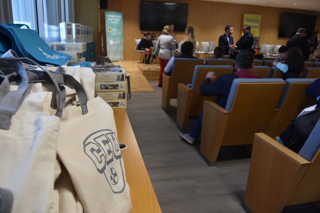 1 disciple sala materiales • Alumnos de 5º de Primaria del Colegio CEU San Pablo Sevilla participan en el II Concurso Disciple