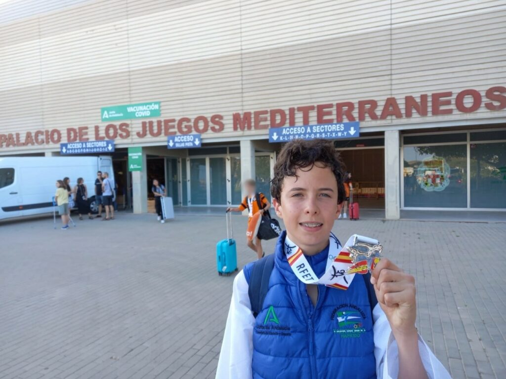 1 enrique poblador &bull; Enrique Poblador, alumno del Colegio CEU San Pablo Sevilla, medalla de plata en el Campeonato Nacional de Taekwondo