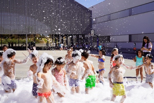 1 espuma &bull; Más de 250 niños participan en el Summer Camp del Colegio CEU San Pablo Sevilla