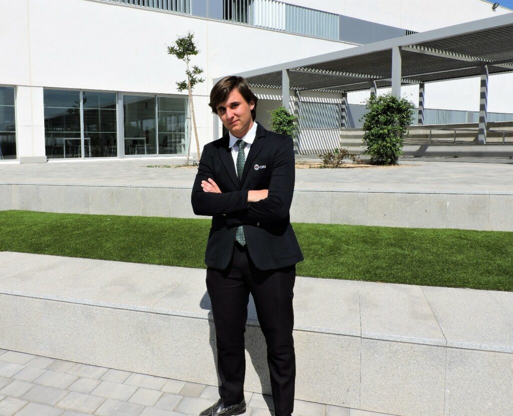 1 gabriel olmedo &bull; Gabriel Olmedo, alumno del Colegio CEU San Pablo Sevilla: “Siempre recibes la ayuda que necesitas, nadie se queda atrás”