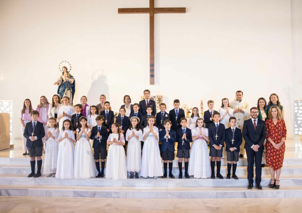 1 grupo 1 &bull; Alumnos del Colegio CEU San Pablo Sevilla reciben su Primera Comunión