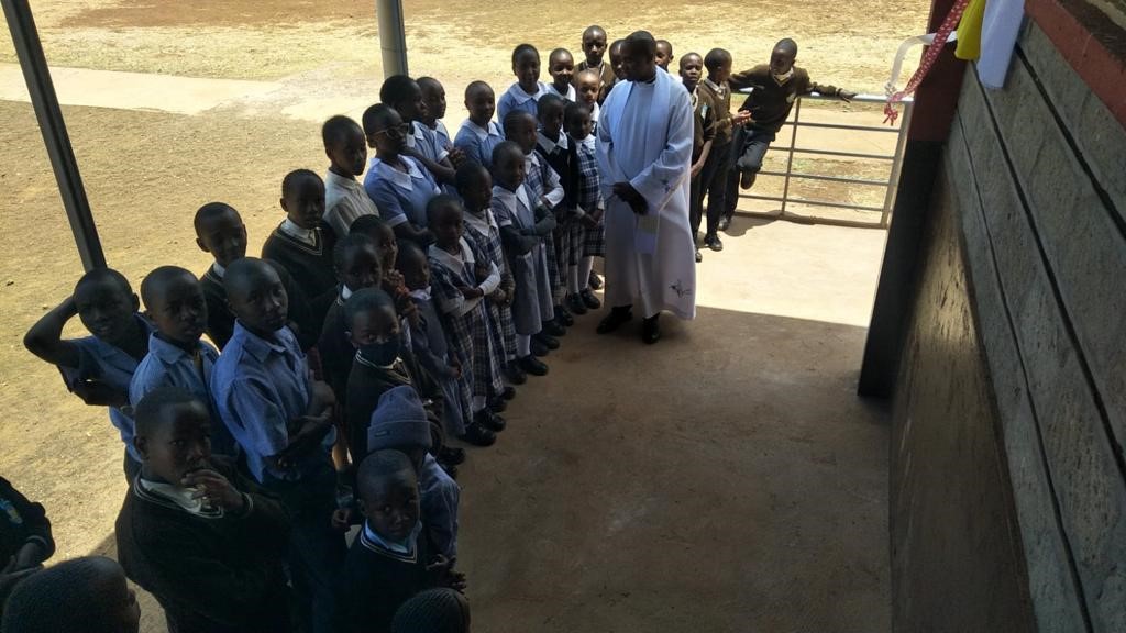 1 inauguracion comedor kenia • El Colegio Our Lady Help of Christians School de Nairobi (Kenia) avanza en el equipamiento de su comedor escolar