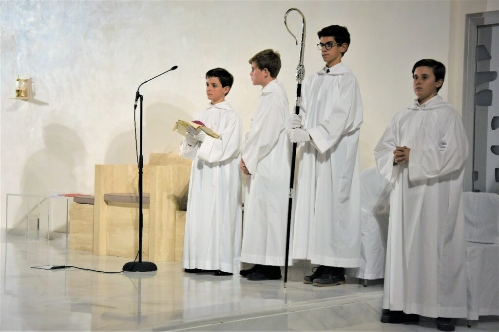 1 monaguillos &bull; Gabriel Olmedo, alumno del Colegio CEU San Pablo Sevilla: “Siempre recibes la ayuda que necesitas, nadie se queda atrás”